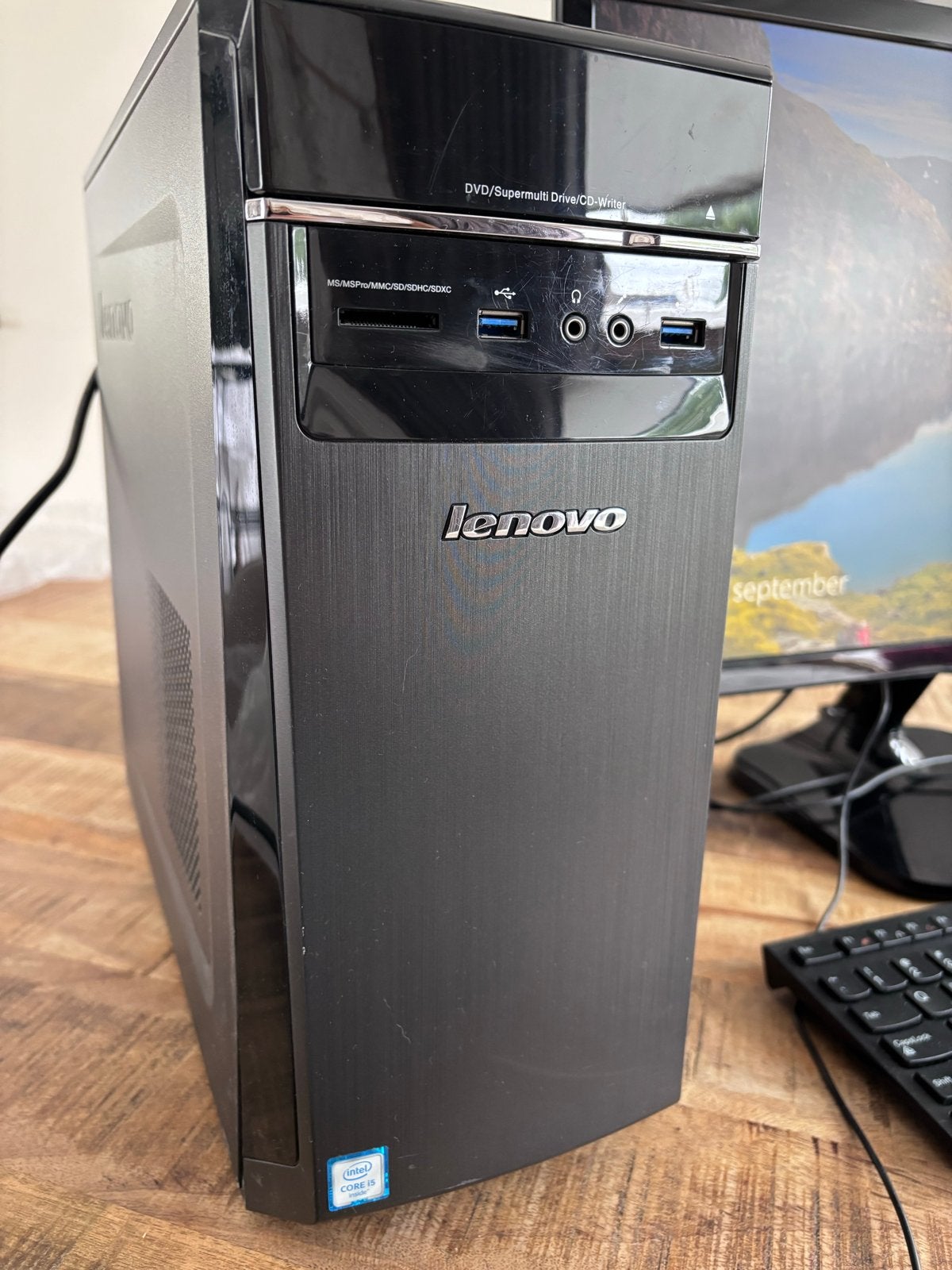Lenovo Ideacentre 300-20ISH Desktop PC / computer + Monitor, Ophalen, Gebruikt, HDD, 2 tot 3 Ghz