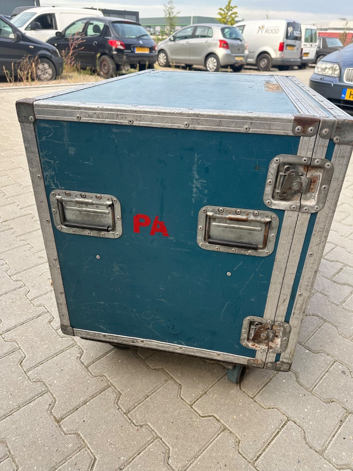 Gebruikte flightcase met wielen (remmen defect), Ophalen, Gebruikt