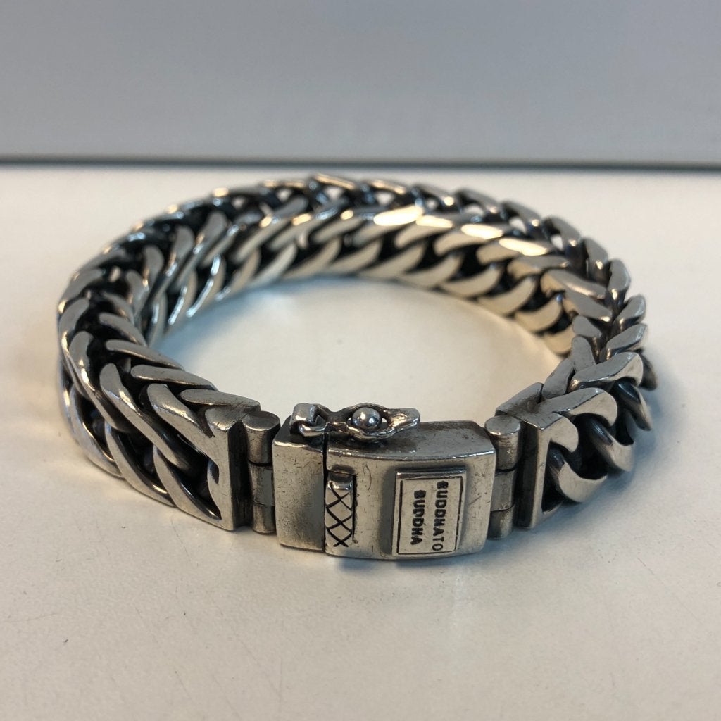 Buddha to Buddha Esther Small Zilveren Armband | Nette Staat, Buddha to Buddha, Gebruikt, Support@buddhatobuddha.com, Buddha to Buddha
Herengracht 419
1017 BP Amsterdam
Netherlands