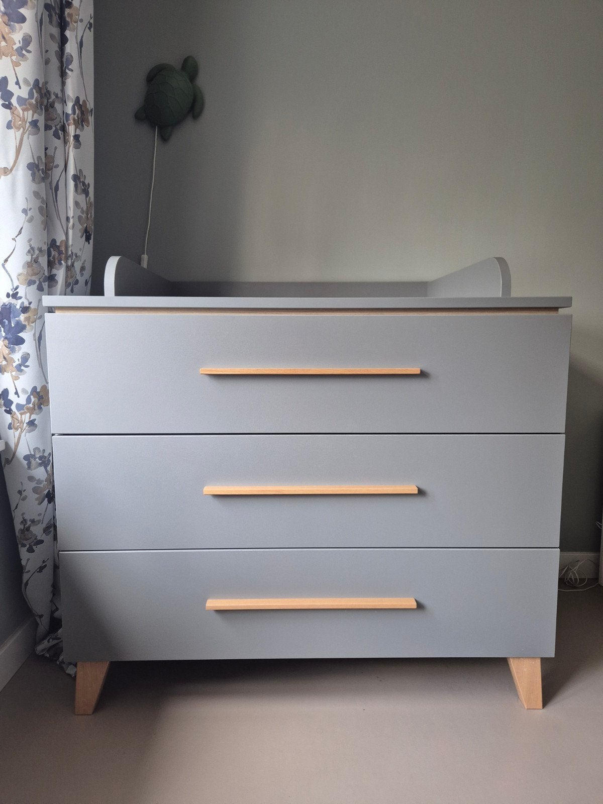 Commode Stanley grijs, Ophalen, 100 tot 150 cm, Zo goed als nieuw, 3 of 4 laden
