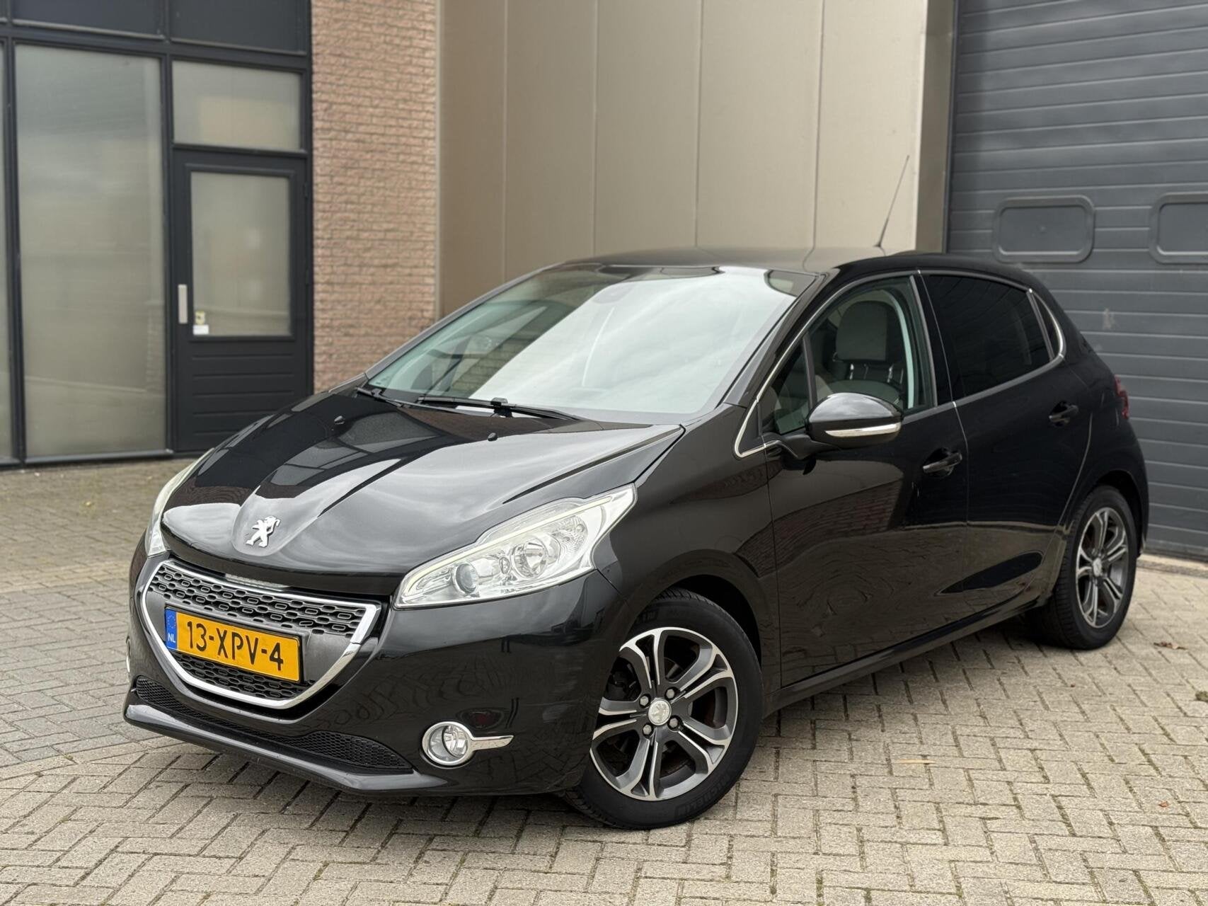 Peugeot 208 1.4 VTi Griffe 5-DRS Navi/Clima/Leder/Cruise, Voorwielaandrijving, Euro 5, Parkeersensor, Zwart