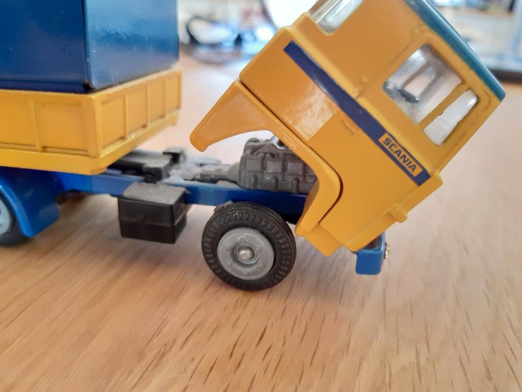 stalen vrachtwagen, Hobby en Vrije tijd, Modelauto's | 1:50, Ophalen of Verzenden, Zo goed als nieuw, Bus of Vrachtwagen, Lion Toys