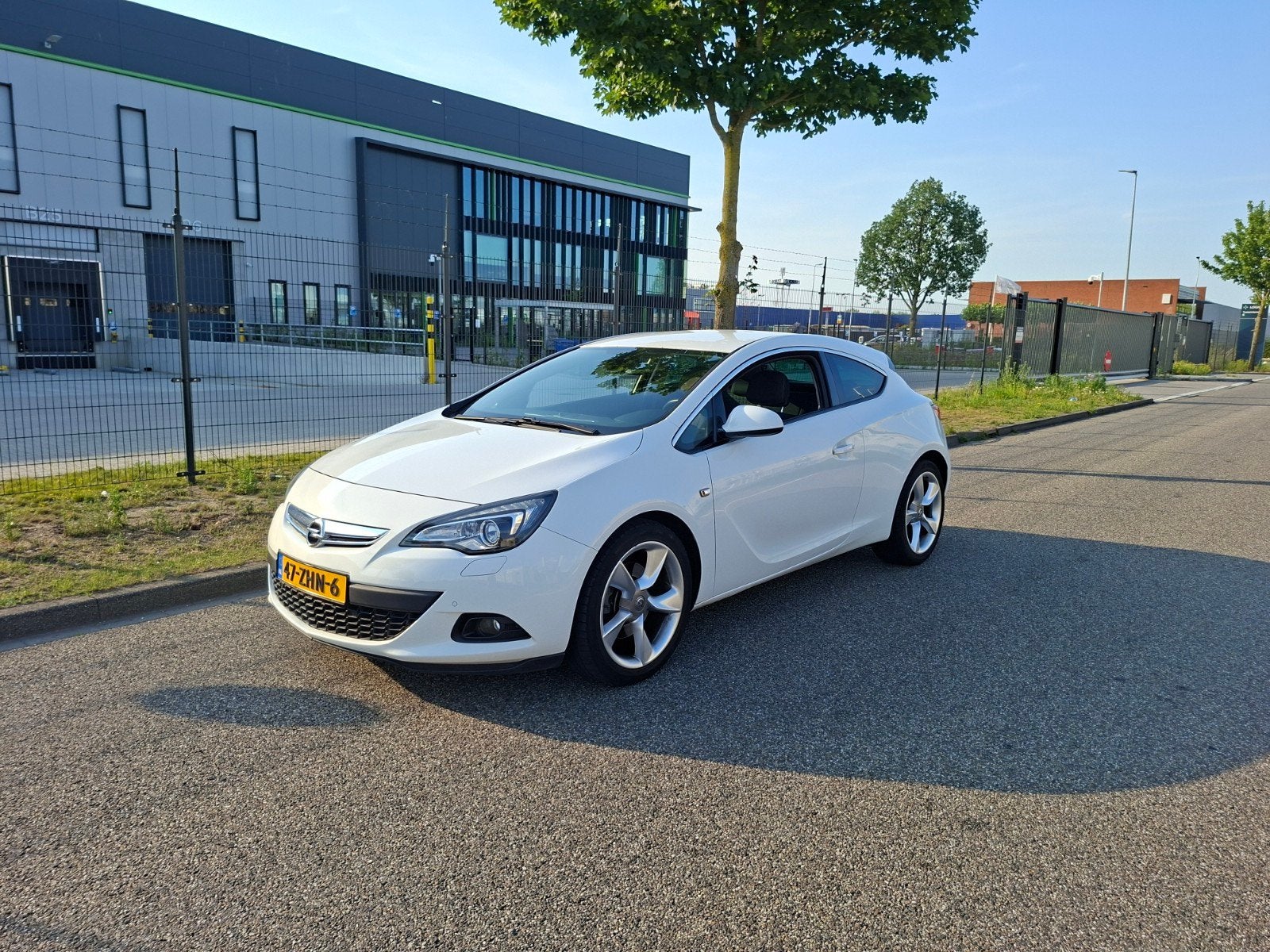 Opel Astra 1.4 Turbo 88KW GTC 2012 Wit, Voorwielaandrijving, Stof, Navigatiesysteem, Zwart