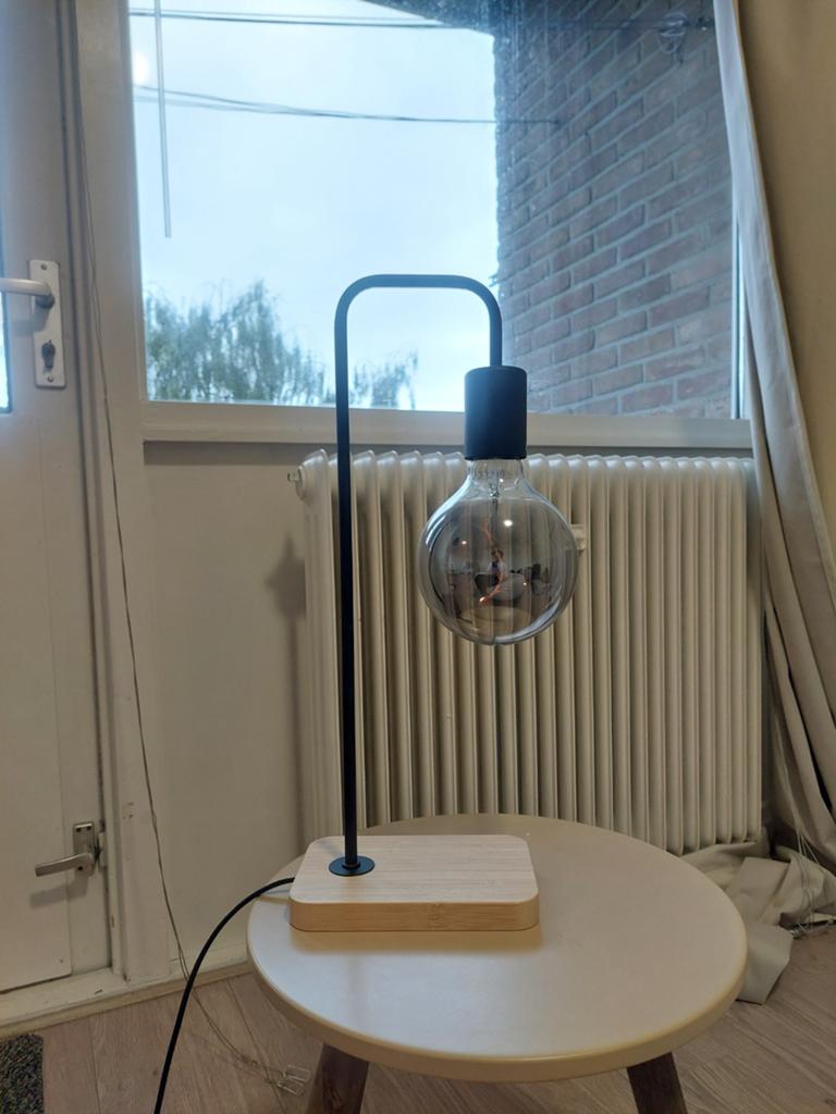 Leuke IKEA tafellamp/nachtlampje met gloeilamp, Ophalen, Modern, Scandinavisch, Minimalistisch, Zo goed als nieuw, Minder dan 50 cm