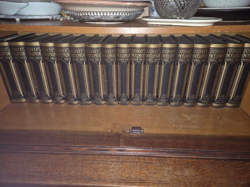 Oosthoek's encyclopedie 4de druk, Ophalen of Verzenden, Gelezen, Overige onderwerpen, Complete serie