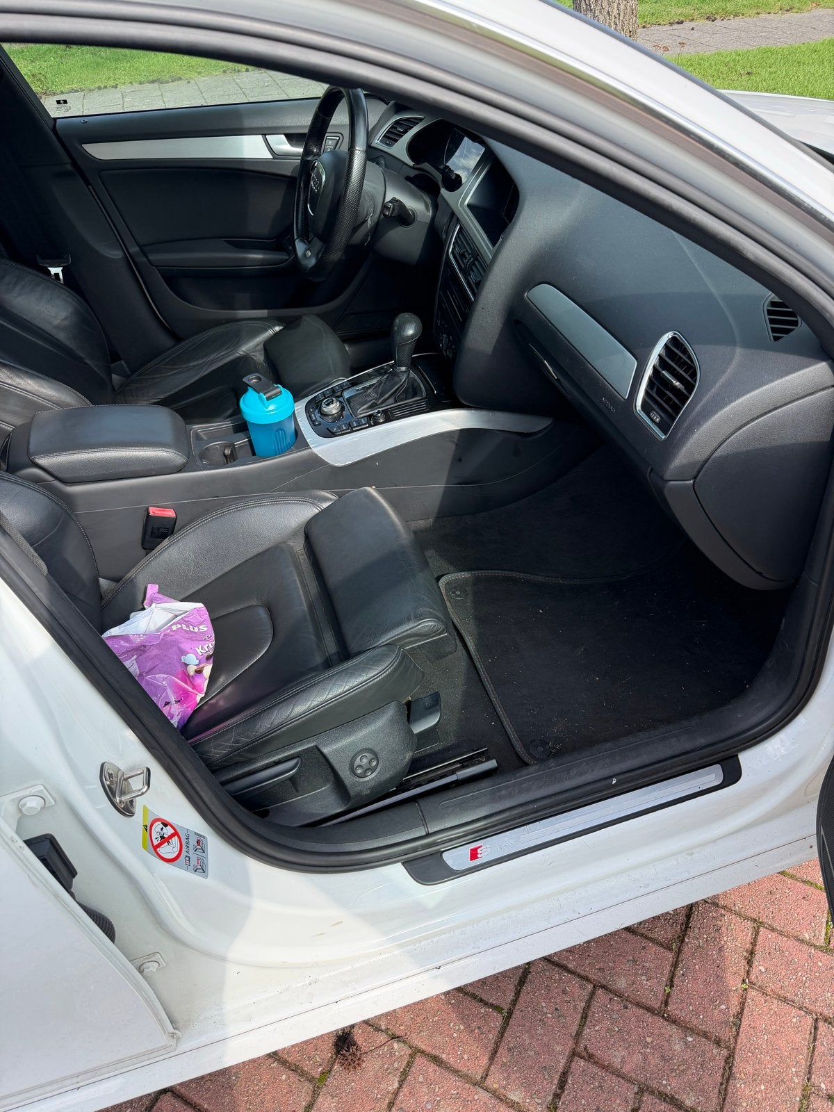 Foto 11 van Audi A4 2.7 TDI 140KW Avant Multitronic 2010 Wit