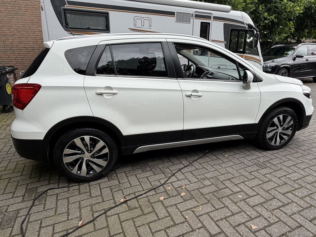 Suzuki S-Cross 1.4 Boosterjet Style Smart Hybrid appele carp, Auto's, Gebruikt, Euro 6, Wit, Leder