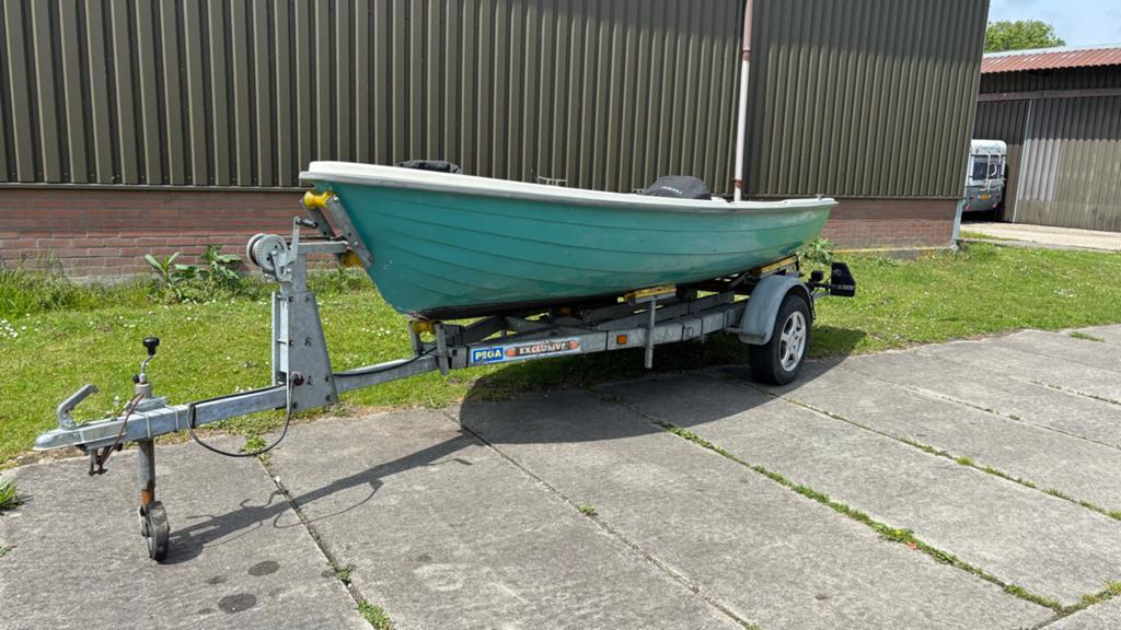 Visboot/bijboot/consoleboot met trailer, Watersport en Boten, Vis- en Consoleboten, Gebruikt, Polyester, Ophalen