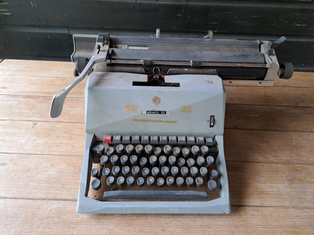 Typemachine oud Olivettti, Diversen, Typemachines, Ophalen
