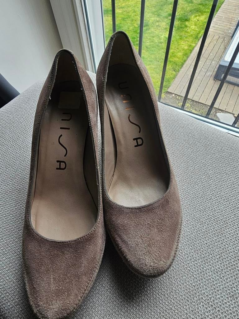 Unisa pumps, maat 36, beige kleur., Ophalen of Verzenden, Zo goed als nieuw, Beige