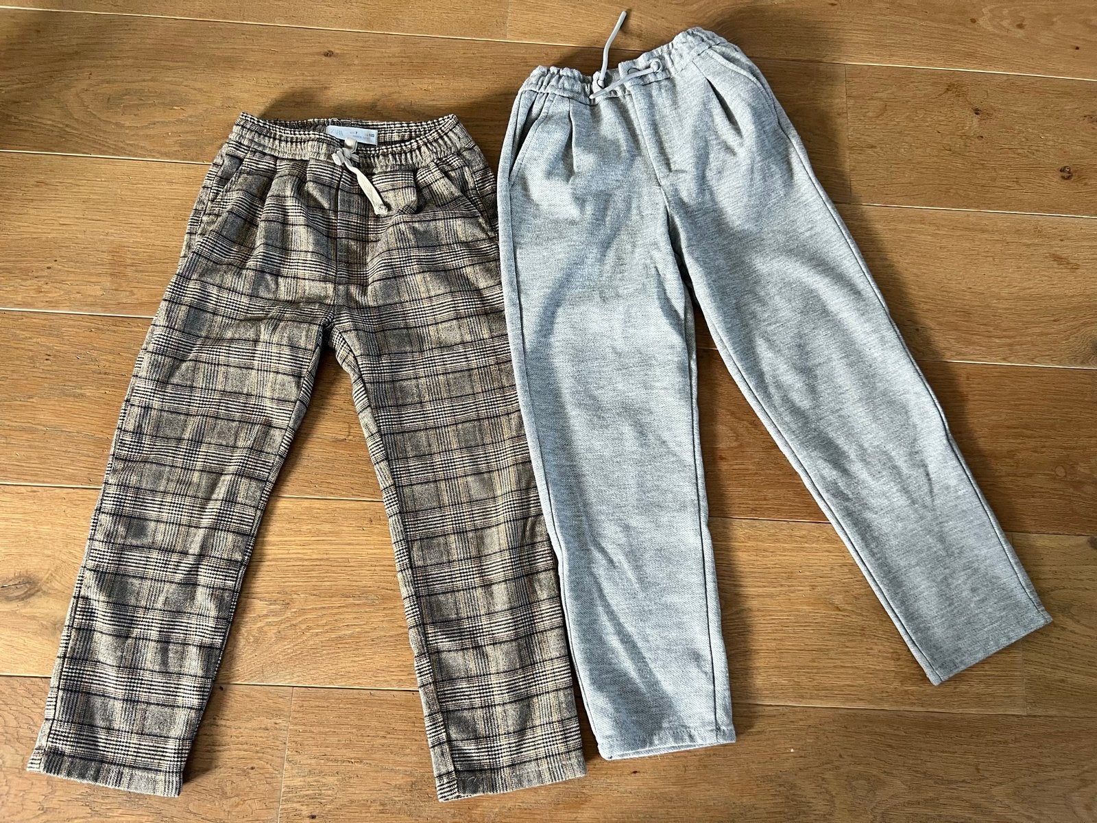 2x broeken Zara maat 122 en 128, Kinderen en Baby's, Kinderkleding | Maat 122, Ophalen, Zo goed als nieuw, Jongen, Broek