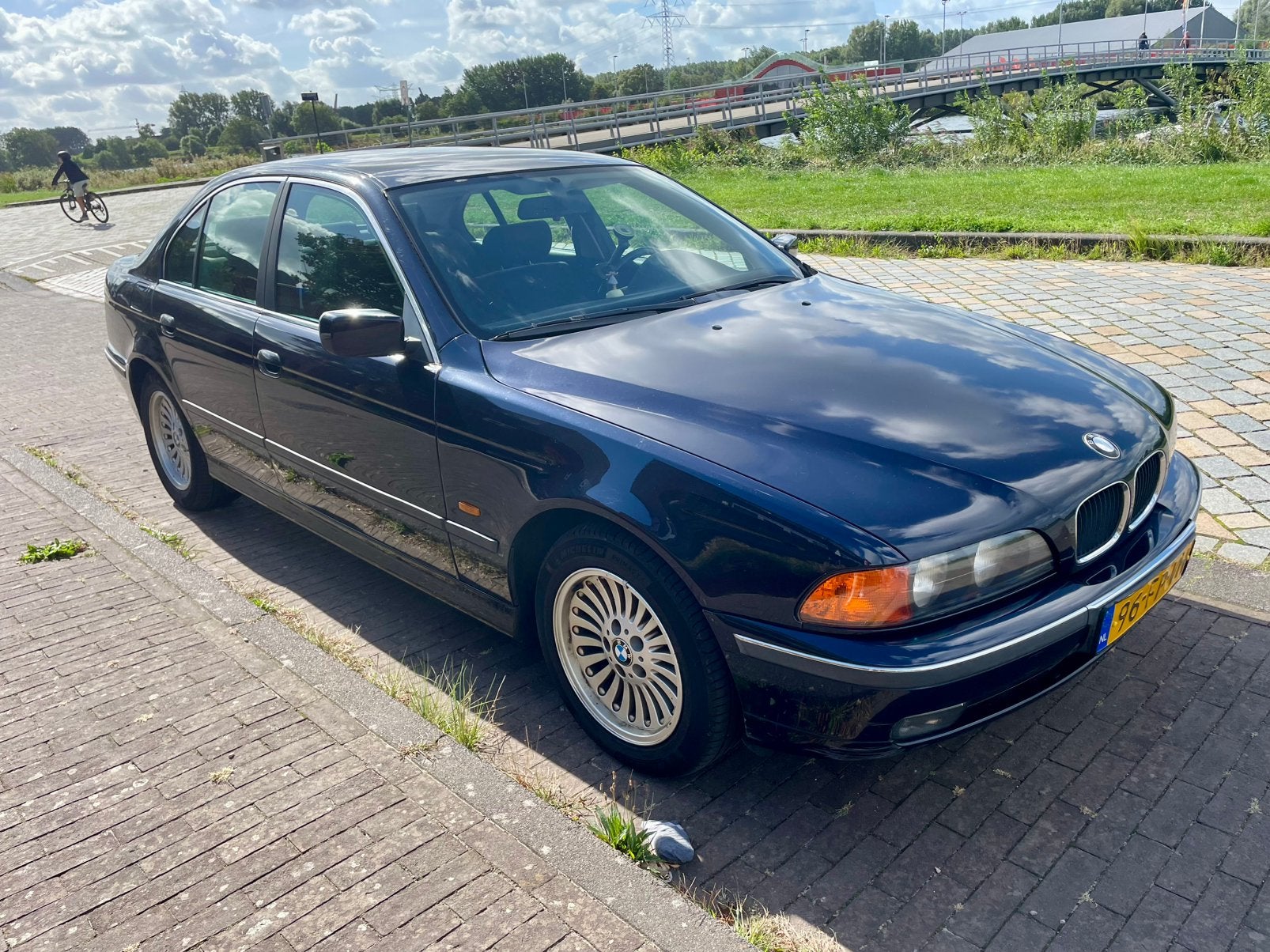 BMW 5-Serie 520i inclusief BMW dakdragers en winterwielen, Auto's, Dealer onderhouden, Zwart, 150 pk, Blauw