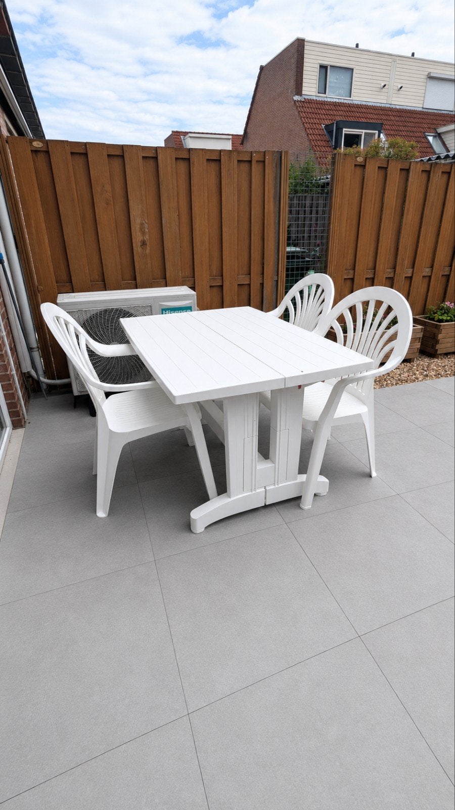 Hartman garden table and chairs, Ophalen