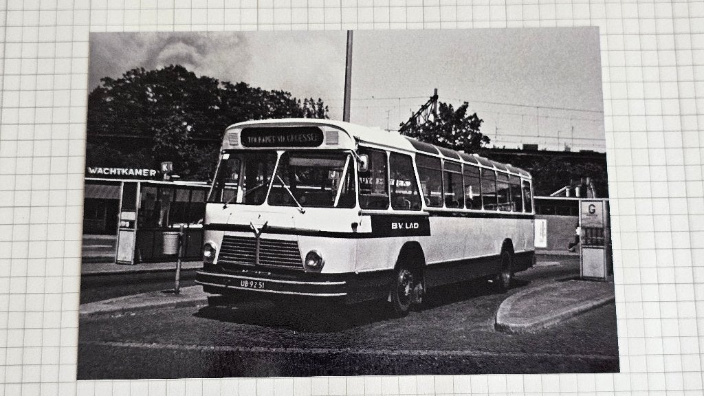 Foto BUS LAD Lobith 42, Verzamelen, Spoorwegen en Tramwegen, Verzenden, Gebruikt, Bus of Metro, Overige typen