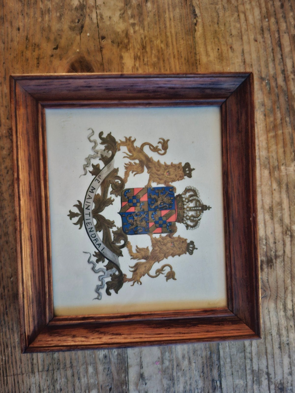 Ingelijst wapenschild 'Je Maintiendrai' - Vintage, Ophalen of Verzenden
