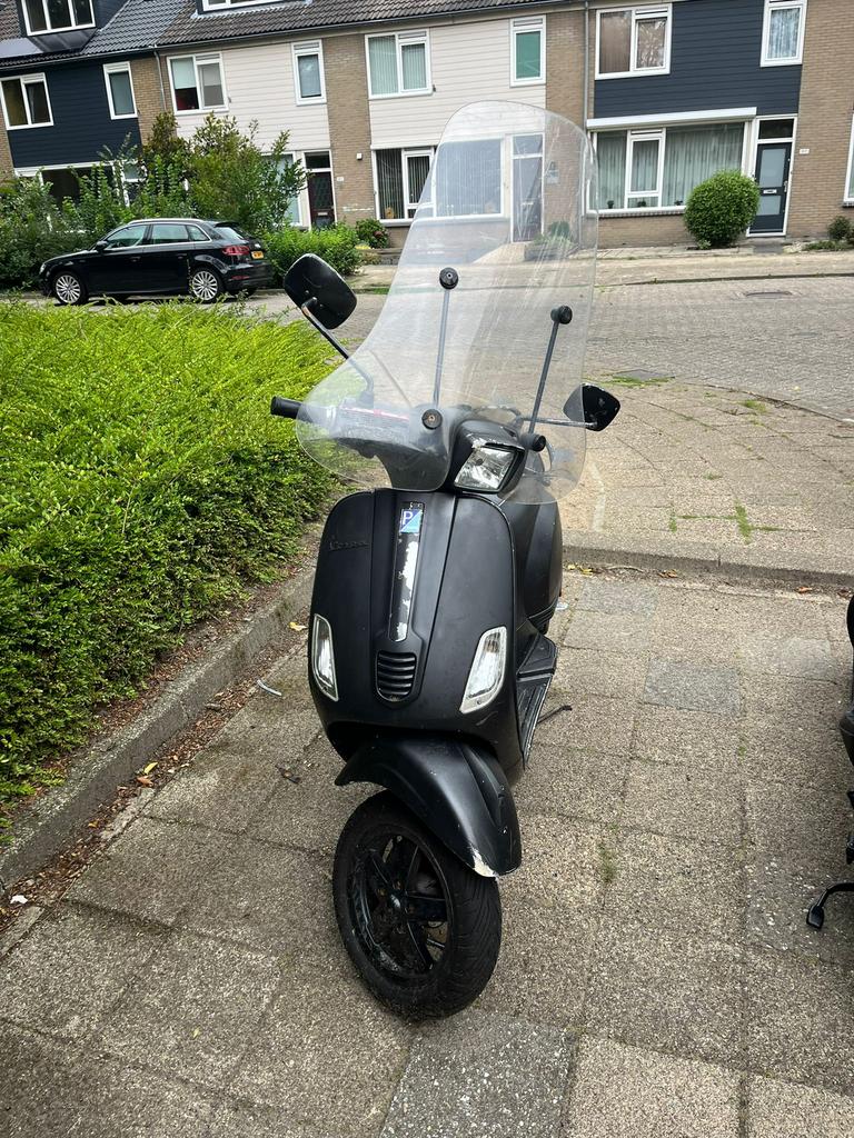 Vespa S schade, Ophalen, Zo goed als nieuw, Benzine, Vespa LX