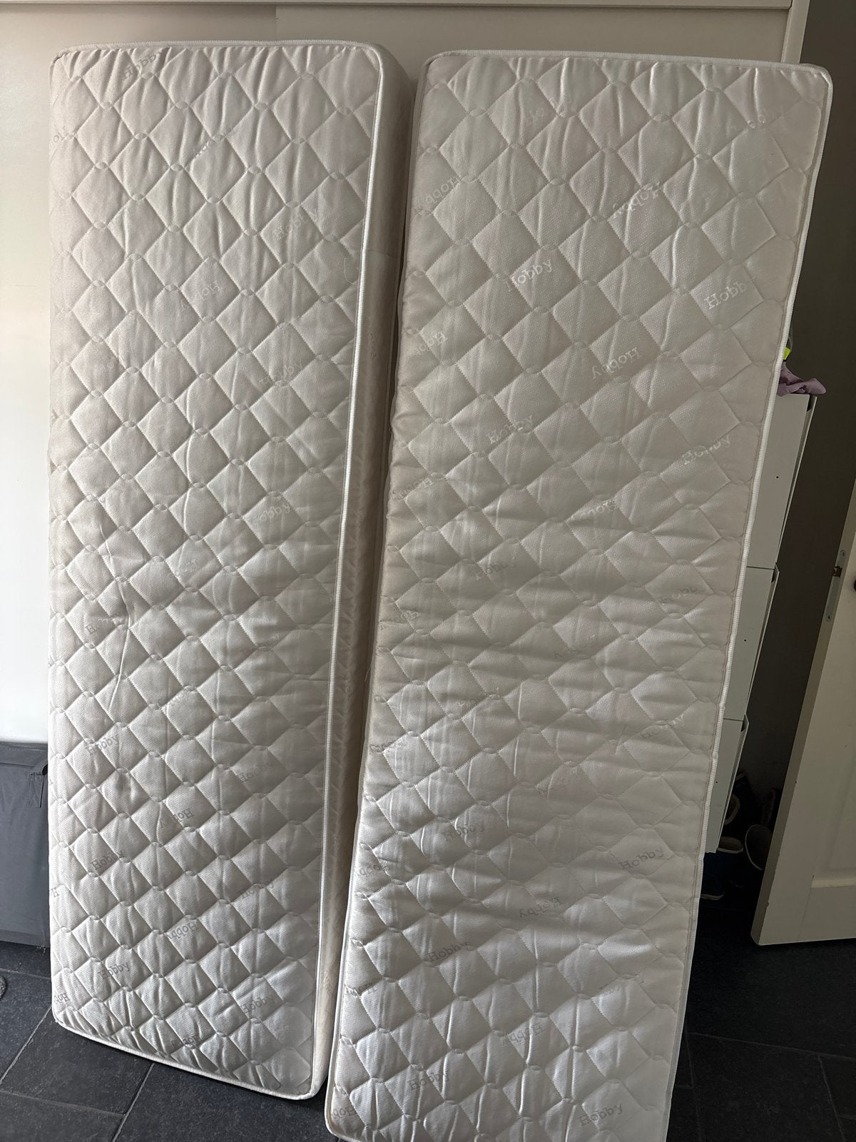 Twee hobby matrassen 65x203 cm zo goed als nieuw, Ophalen, Zo goed als nieuw, Matras, 200 cm