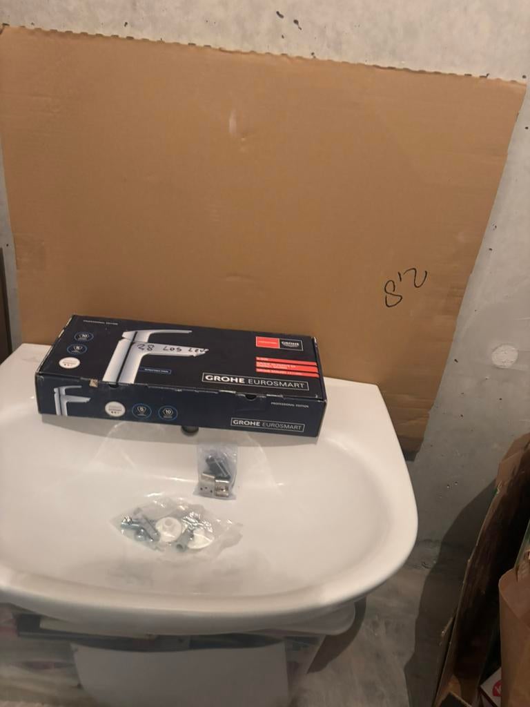 Complete wasbak (kraan+spiegel) niet gebruikt, Ophalen, Zo goed als nieuw