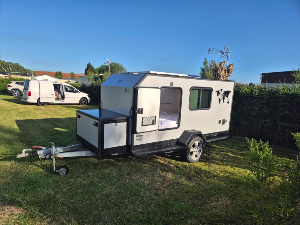 Compacte Mini Caravan met Keuken en Slaapcabine, Particulier