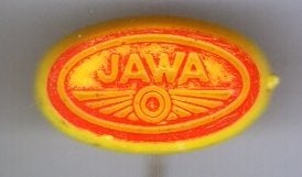 JAWA rood op geel plastic bromfiets speldje ( G_062), Verzenden, Zo goed als nieuw, Transport, Speldje of Pin
