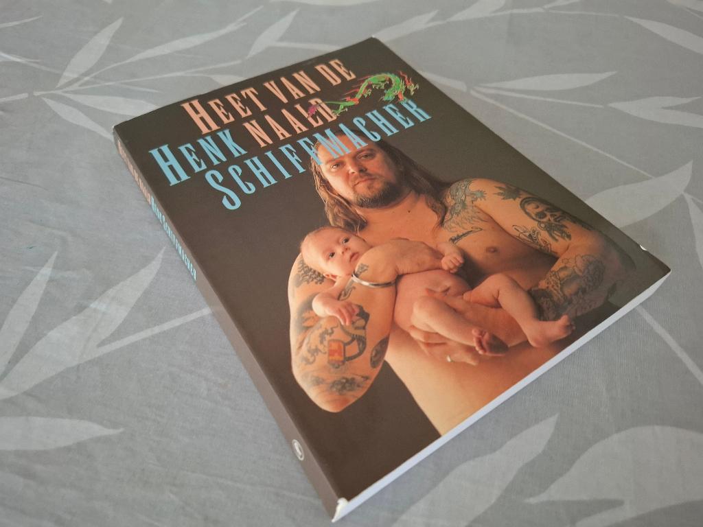 Henk SCHIFFMACHER: Heet van de Naald (Tatoeage), Gelezen, Ophalen of Verzenden, Henk SCHIFFMACHER, Overige onderwerpen