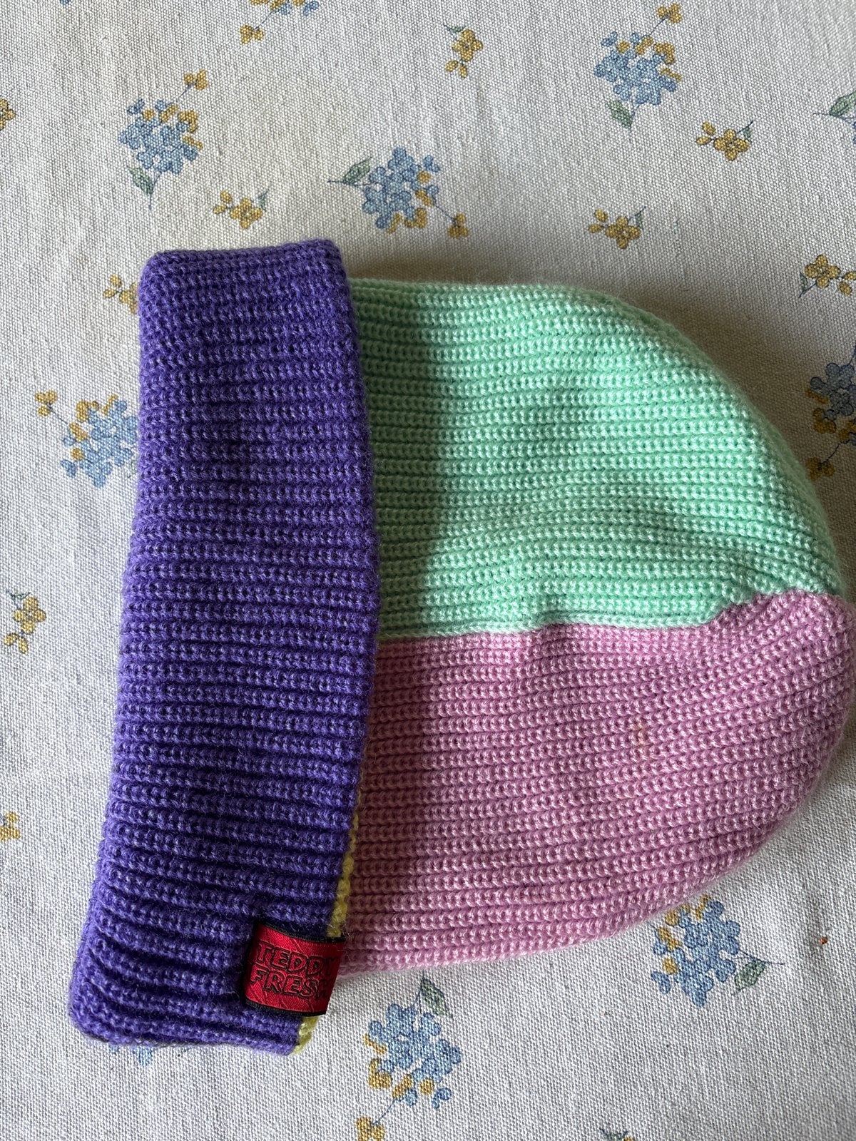 Teddy Fresh Gebreide Muts - Nieuwstaat, Kleding | Dames, Hoeden en Petten, Ophalen, Zo goed als nieuw, One size fits all, Hoed