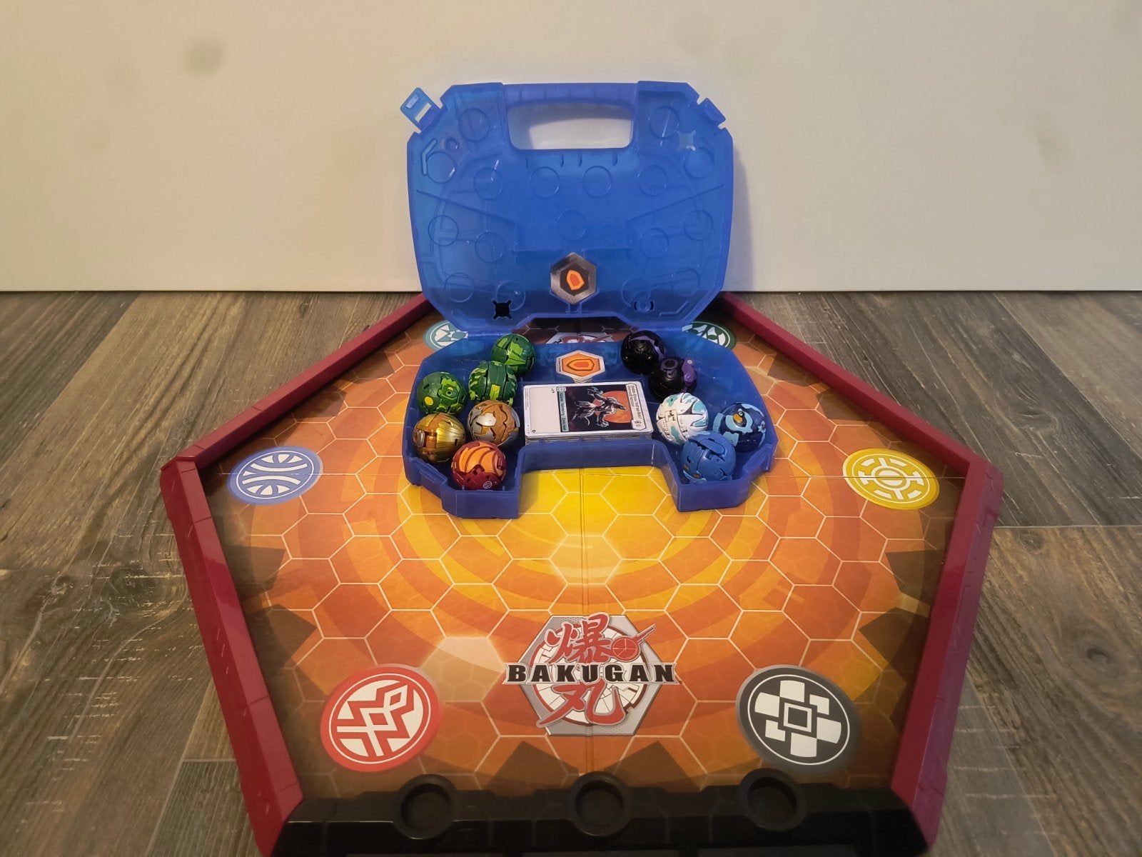 Bakugan arena, 11 bakugans, power ups en kaarten, Ophalen, Gebruikt