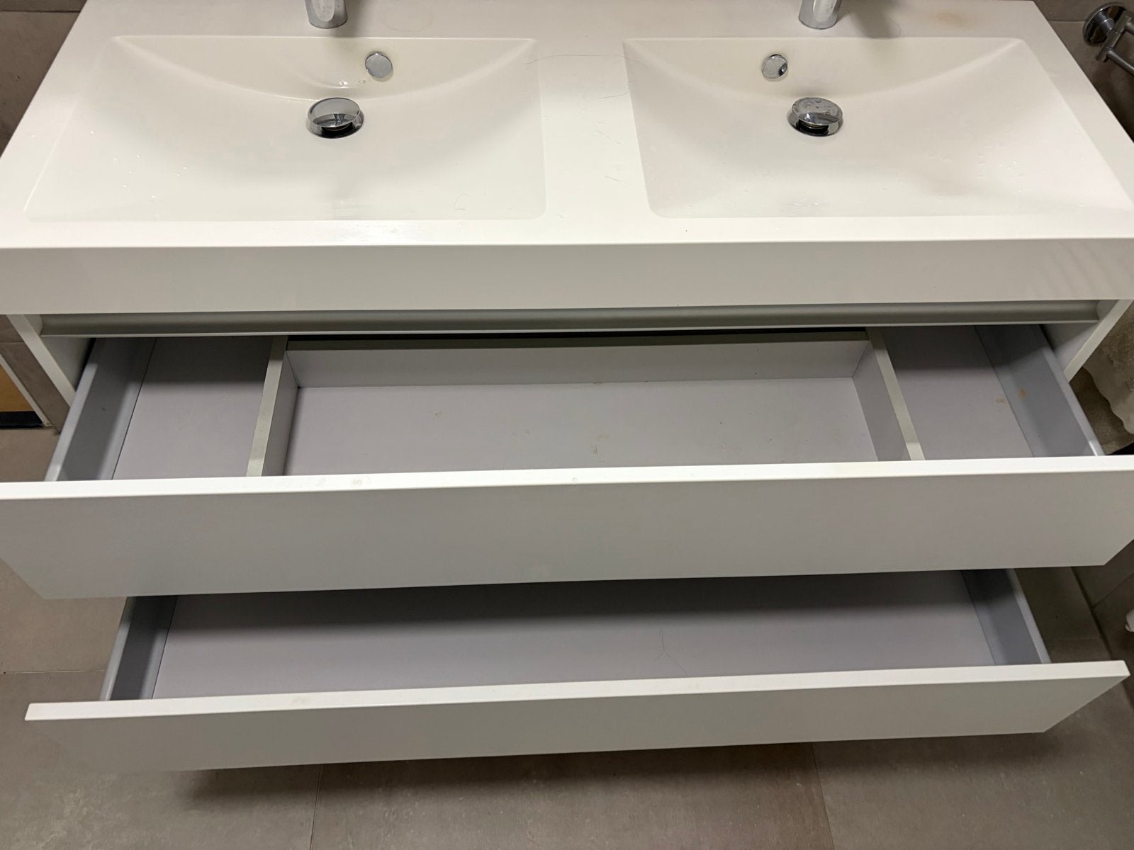 Wastafelmeubel met dubbele wasbak en lades, Huis en Inrichting, Ophalen, Gebruikt, 100 tot 150 cm, Minder dan 100 cm