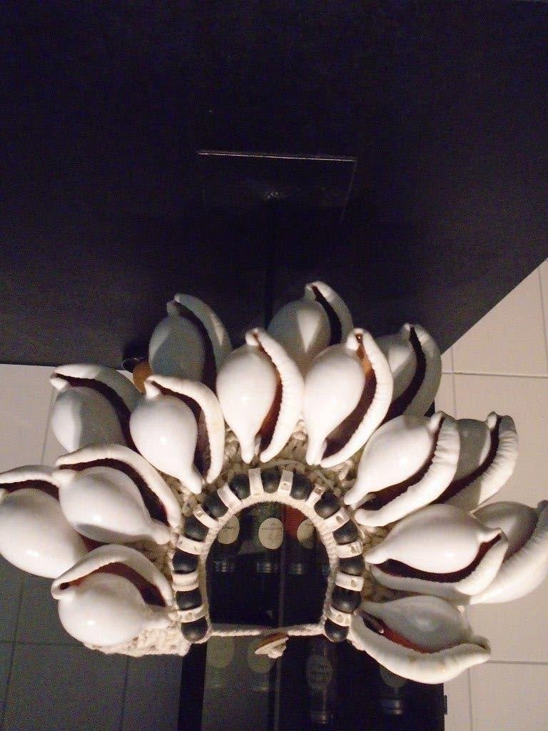 schelpen ketting op standaard, Huis en Inrichting, Boho, Ophalen of Verzenden, Zo goed als nieuw, Wit