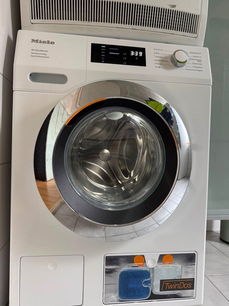 Miele wasmachine WEF674WPS, Witgoed en Apparatuur, Wasmachines, Zo goed als nieuw, Voorlader, 6 tot 8 kg, 85 tot 90 cm, 1200 tot 1600 toeren