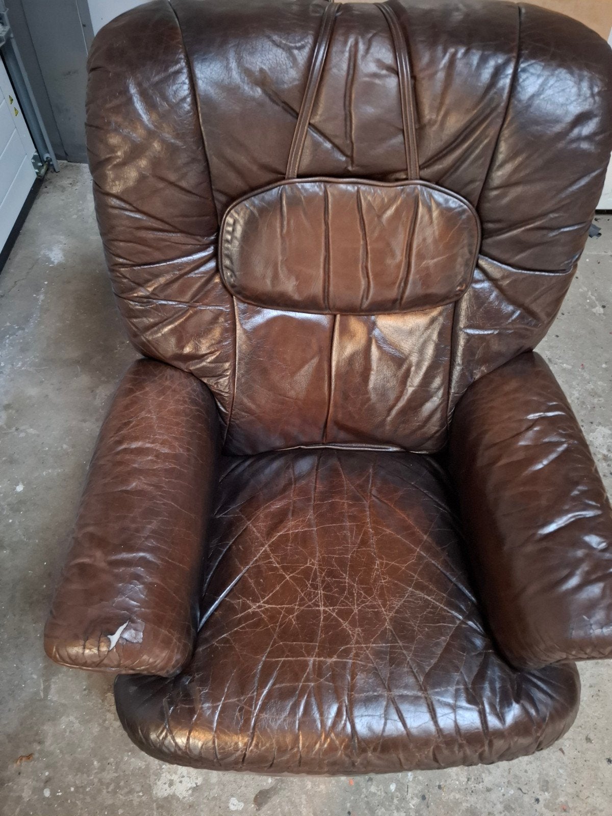 Comfortabele bruine leren relaxfauteuil met voetensteun, Huis en Inrichting, Fauteuils, Ophalen, Gebruikt, Klassiek, Comfort, 75 tot 100 cm