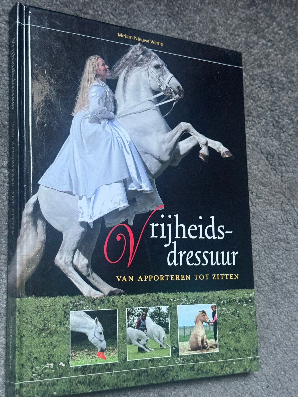 Vrijheidsdressuur: Van Apporteren tot Zitten - Miriam Nieuwe, Ophalen of Verzenden, Zo goed als nieuw, Paarden of Pony's