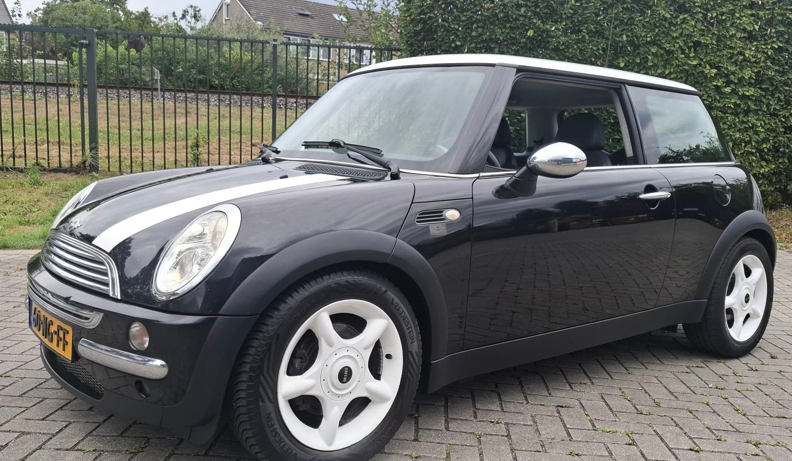 Mini 1.6 16V Cooper 2003 Zwart Airco, Sportvelgen, Voorwielaandrijving, 15 km/l, Lichtsensor, Zwart