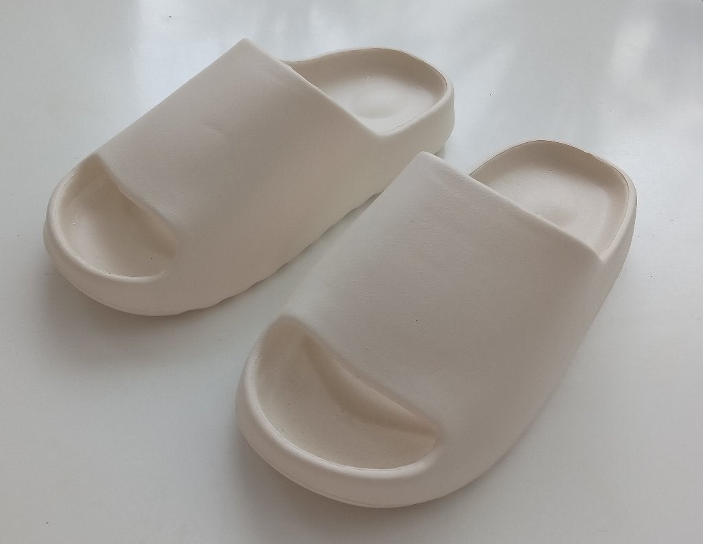 Créme slippers, maat 40-41, nieuw, Verzenden, Beige, Nieuw, Stichting Angel's Choice