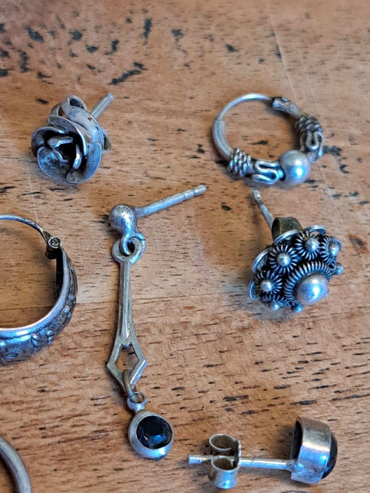 Lotje enkele zilveren oorbellen, Gebruikt, Met edelsteen, Onbekend, Ophalen of Verzenden