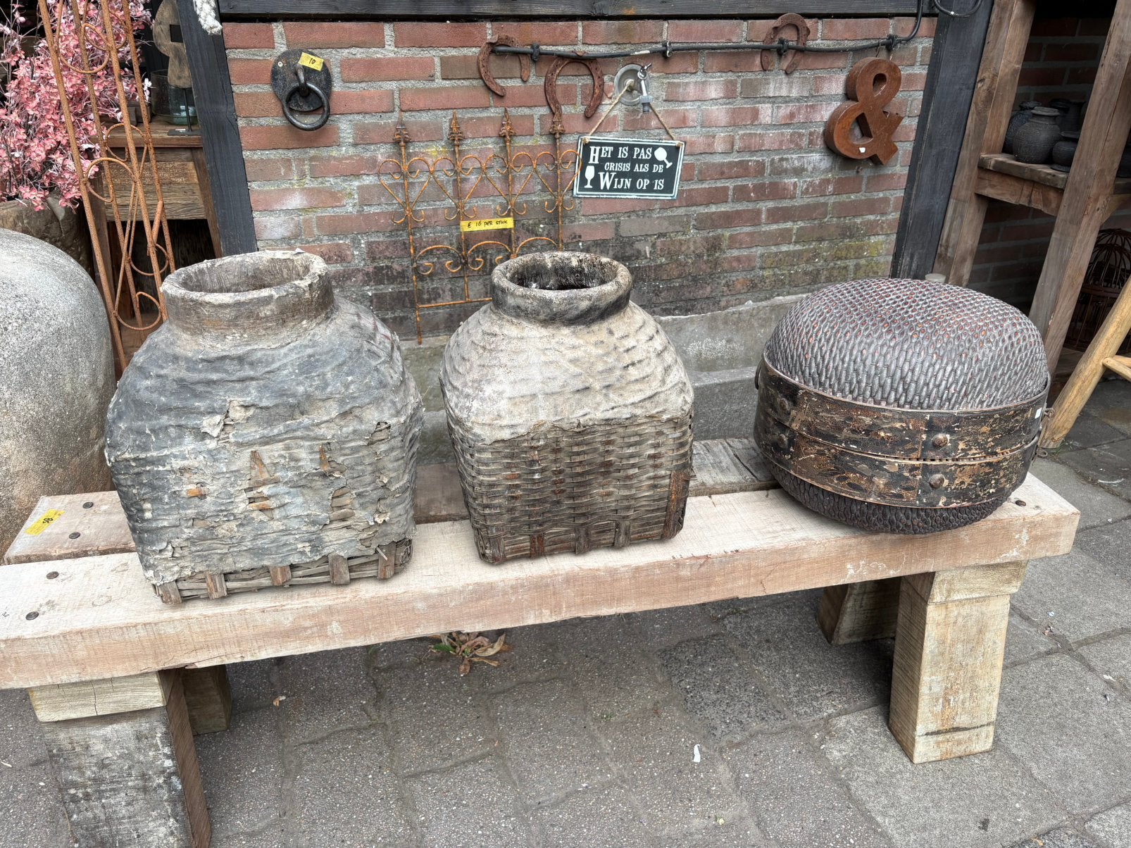2 grote oude leemmanden en mand met deksel, Gebruikt, Mand, Rond, Ophalen of Verzenden