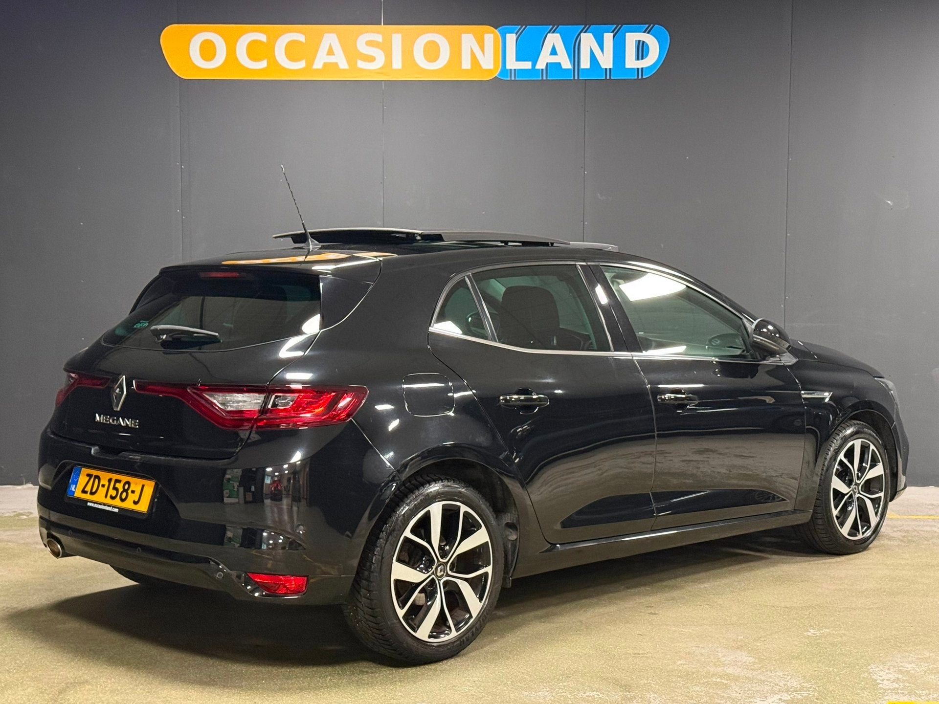 Renault Mégane 1.3 TCe Bose|PANO|BOSE|HUD|KEYLESS|LED|DODEH, Gebruikt, 4 cilinders, Zwart, Bedrijf