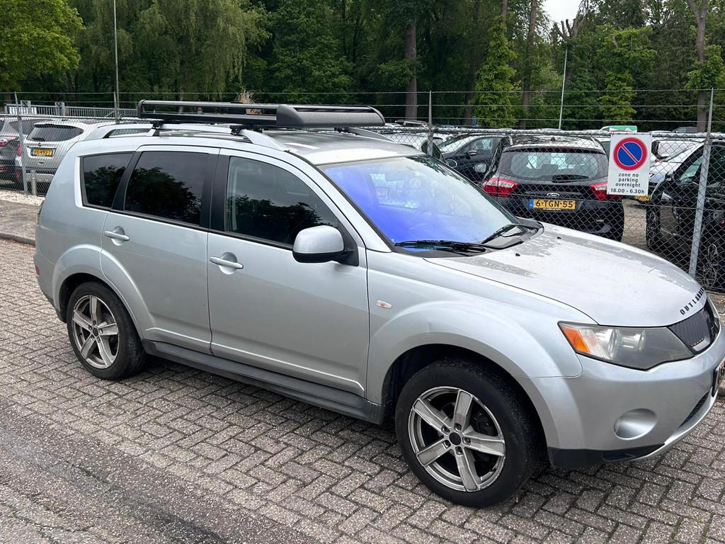 Mitsubishi Outlander 2.4 Inspire 2WD, Auto's, Mitsubishi, Voorwielaandrijving, 4 cilinders, Bedrijf, Handgeschakeld