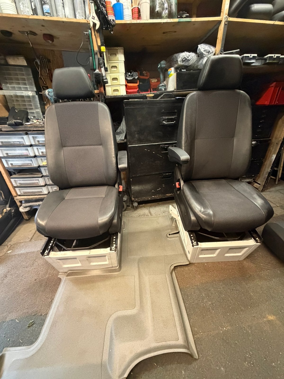 Mooie setje sprinter 906/crafter stoelen bestuurder&bijrijde, Auto-onderdelen, Ophalen of Verzenden, Gebruikt, Mercedes-Benz