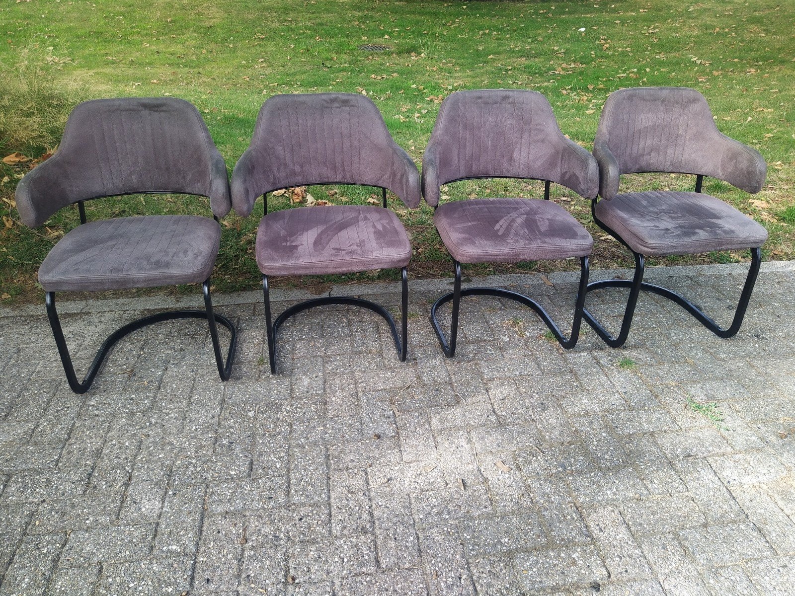 Vier eetkamer stoelen totaal 45 euro, Ophalen, Grijs, Vier