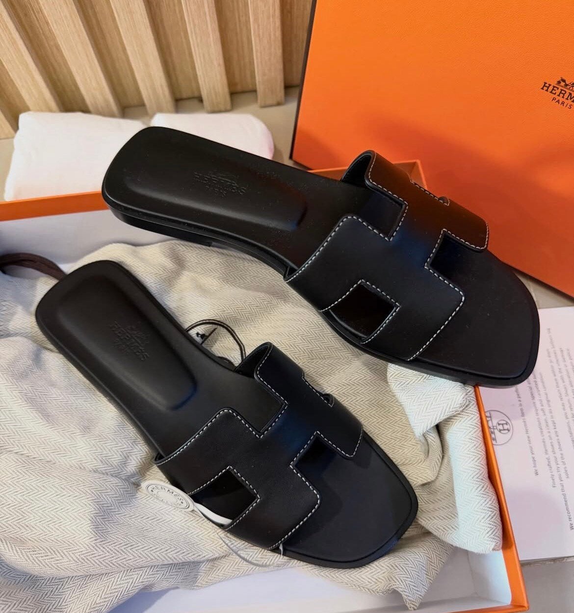 Hermes Oran Slippers, Ophalen of Verzenden, Zo goed als nieuw