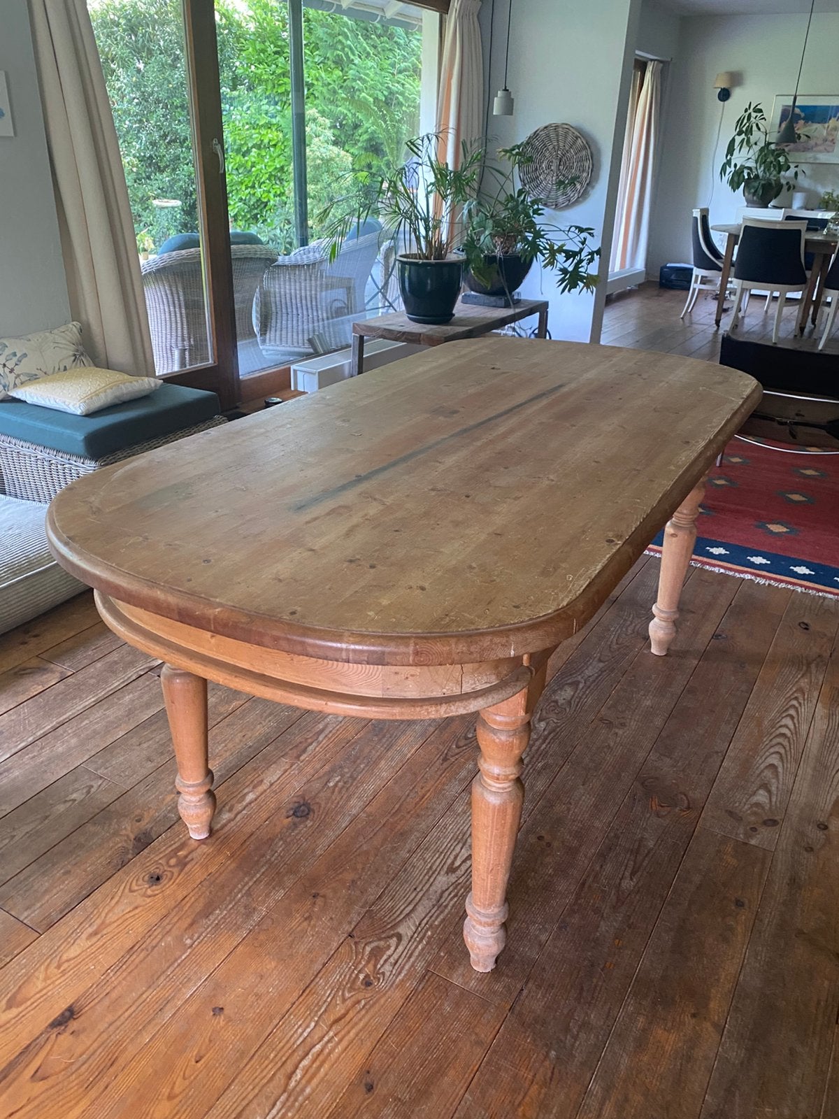 Fijne grenen tafel, Ophalen