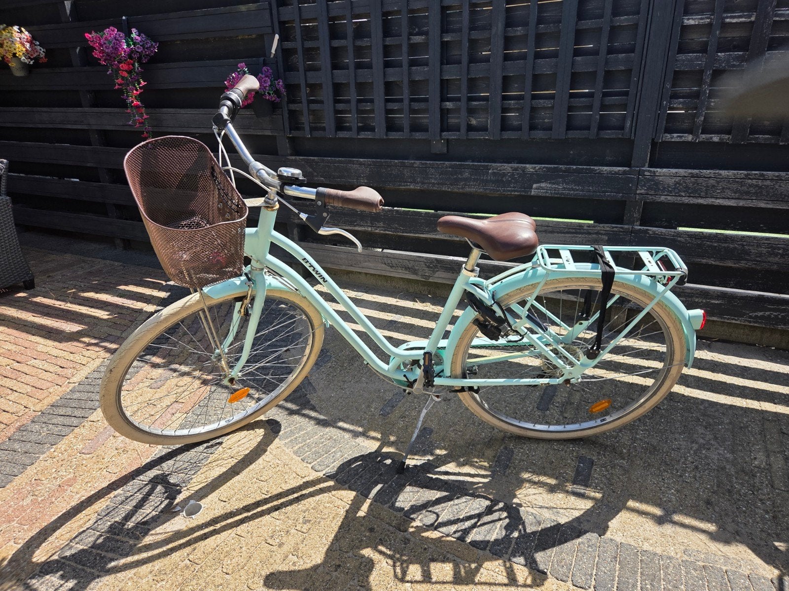 B'Twin Elops 520 Damesfiets - Lichtblauw met mand, Ophalen