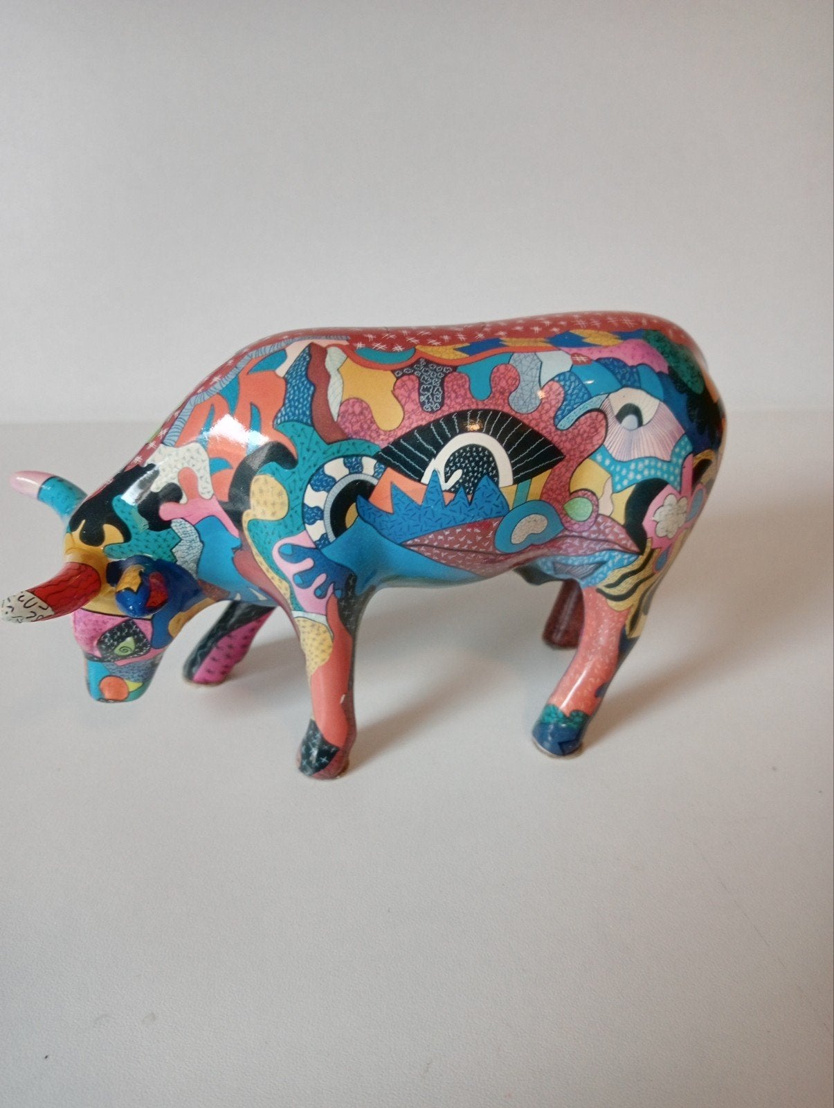Kleurrijk Stier Beeld - Pop Art Stijl Keramiek Sculptuur, Handgemaakt, Ophalen of Verzenden, Zoogdier, 20 - 50 cm