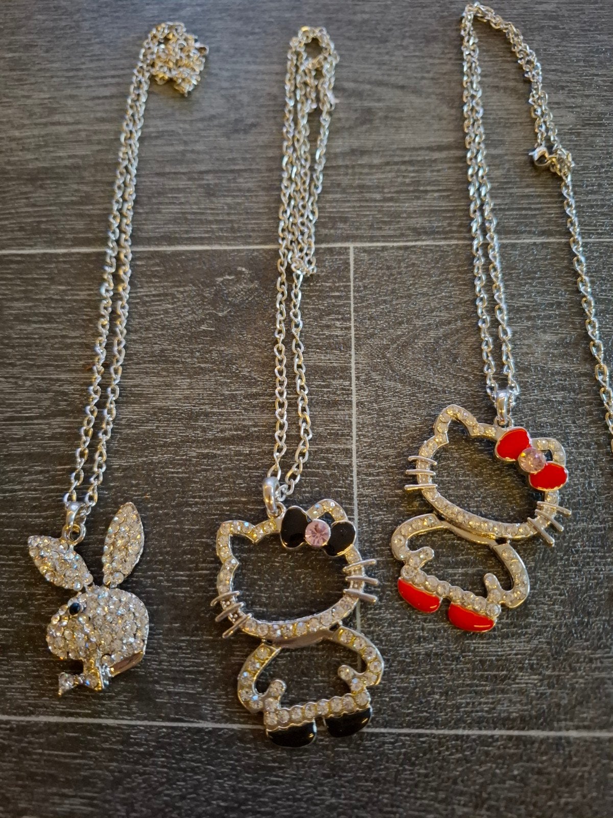 Hello Kitty & Playboy kettingen met strass - 3 stuks, Overige materialen, Met hanger, Nieuw, Ophalen of Verzenden