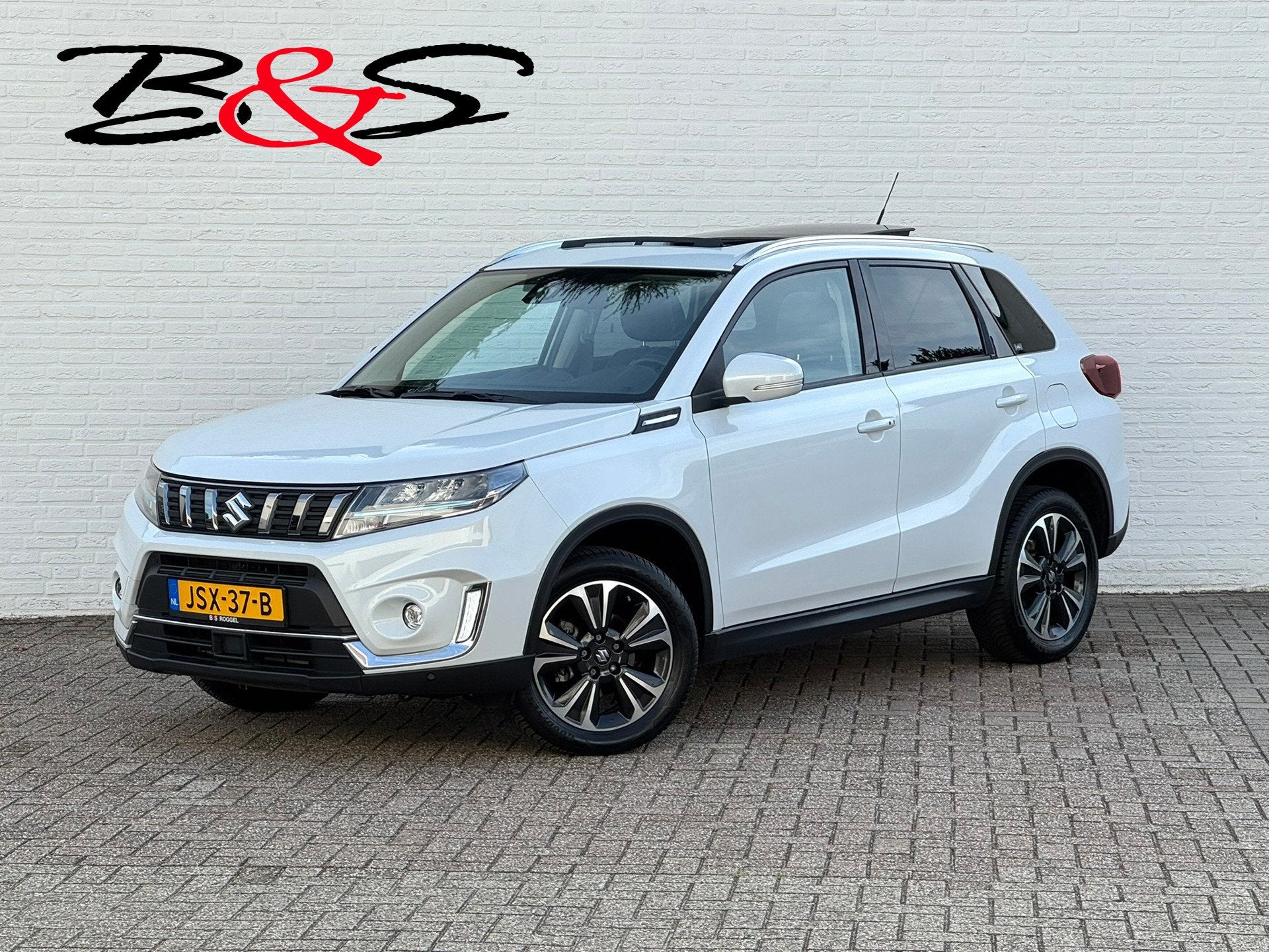Suzuki VITARA 1.5 Hybrid Panorama Full led Automaat Camera+P, Dealer onderhouden, Gebruikt, 4 cilinders, 400 kg