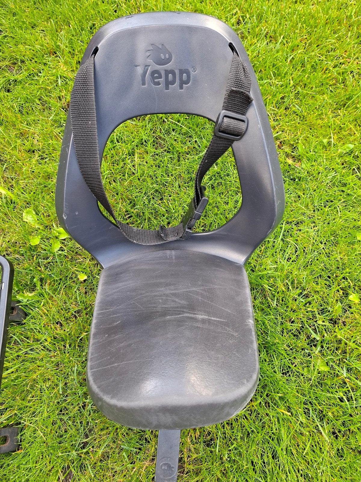 Yepp achterzitje Junior zwart, Fietsen en Brommers, Ophalen of Verzenden, Gebruikt, 15 t/m 36 kg