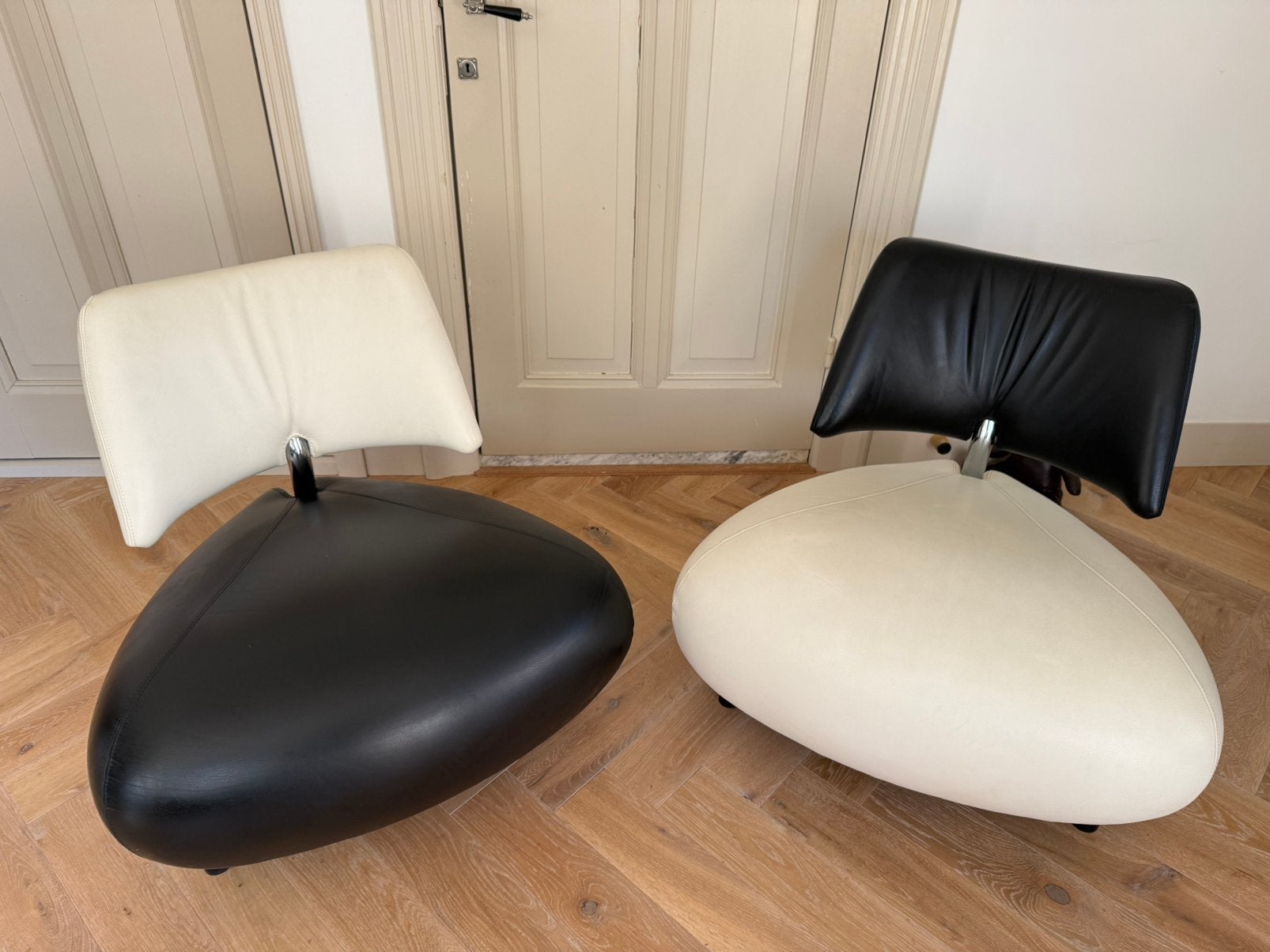 Pallone design feauteuil van Leolux zwart/wit en wit/zwart, Huis en Inrichting, Ophalen, Design, Zo goed als nieuw, 75 tot 100 cm