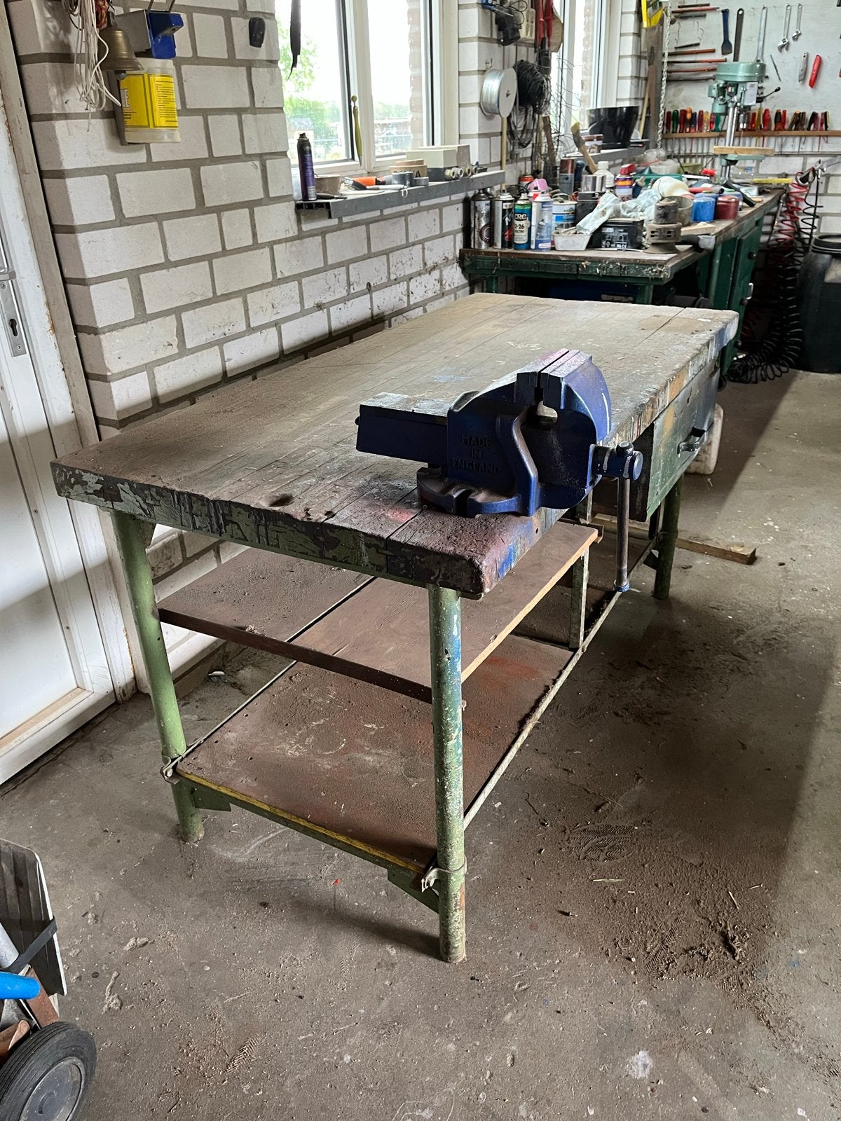 Robuuste werkbank met bankschroef en opbergruimte, Doe-het-zelf en Verbouw, Werkbanken, Ophalen, Gebruikt, Minder dan 70 cm, Bankschroef