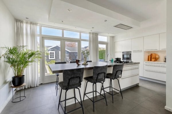 ✨ MODERNE DESIGN KEUKEN MET KOOKEILAND ✨, Huis en Inrichting, Keuken | Complete keukens, Wit, Dubbelwandige keuken, Ophalen of Verzenden